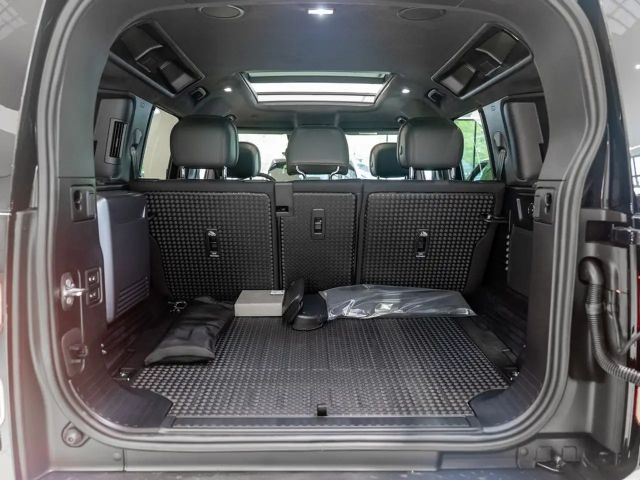 Land Rover Defender 110