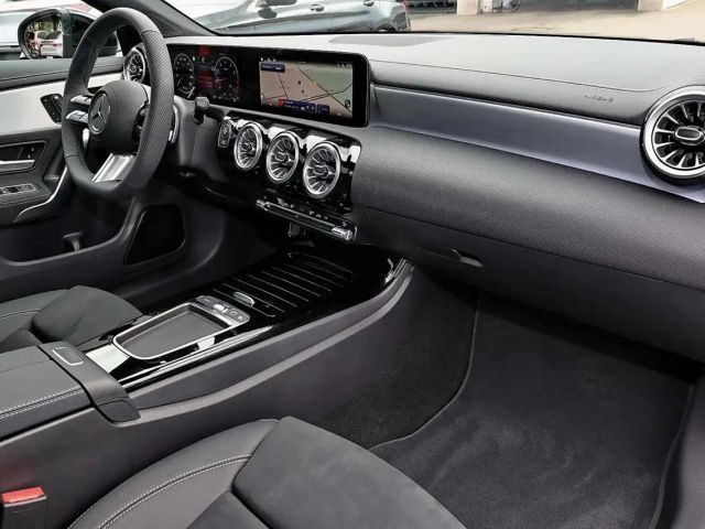 Mercedes-Benz CLA 200 AMG Line Coupé