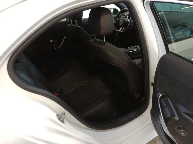 Mercedes-Benz A 250 A 250 e AMG Line