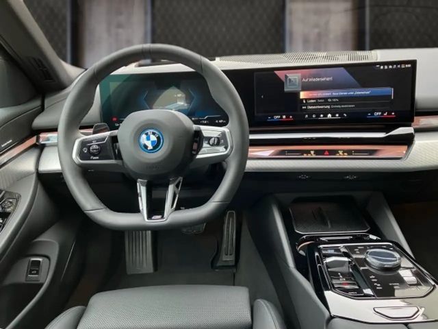 BMW i5 eDrive40