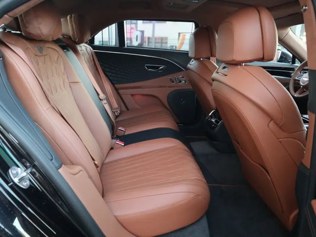 Bentley Flying Spur Hybrid V8