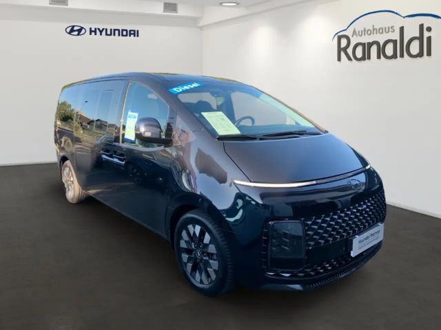 Hyundai Staria Signature