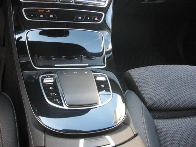 Mercedes-Benz E 220 4MATIC E 220 d