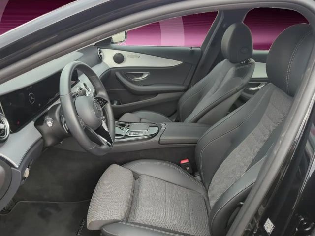 Mercedes-Benz E 200 Sedan