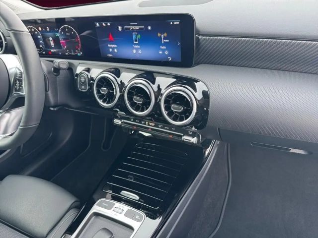 Mercedes-Benz A 180 A 180 d