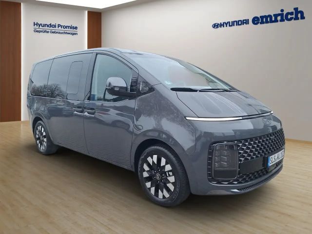 Hyundai Staria Signature