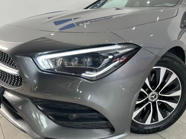 Mercedes-Benz CLA 200 AMG Line Sedan