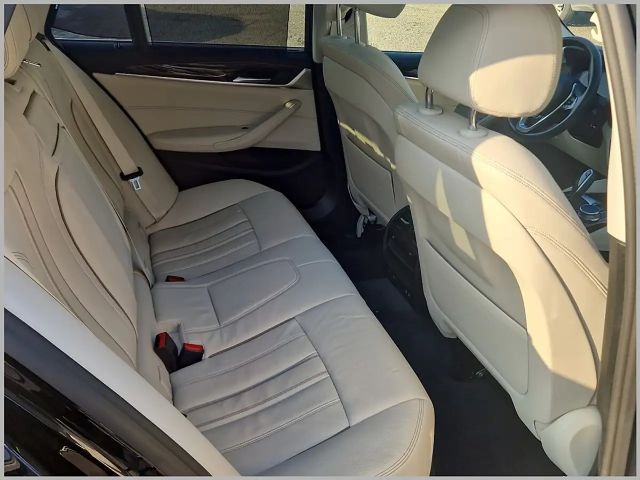 BMW 530 530d Luxury Line Touring xDrive