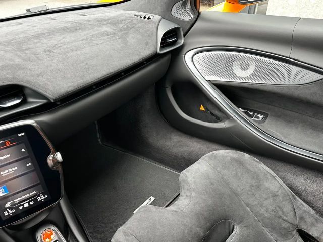 McLaren Artura Spider