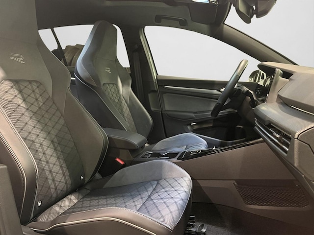 Volkswagen Golf 1.5 eTSI DSG Golf VIII R-Line