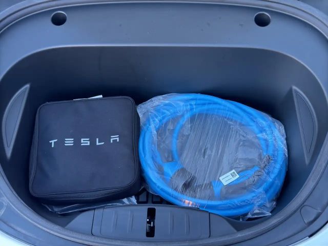 Tesla Model 3 RWD