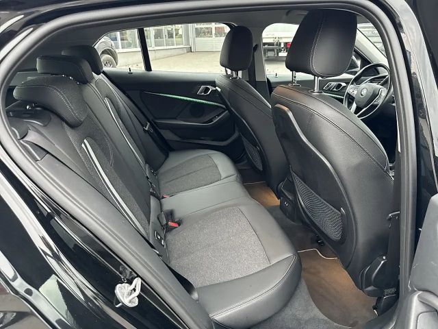 BMW 116 116d Sedan Sport Line