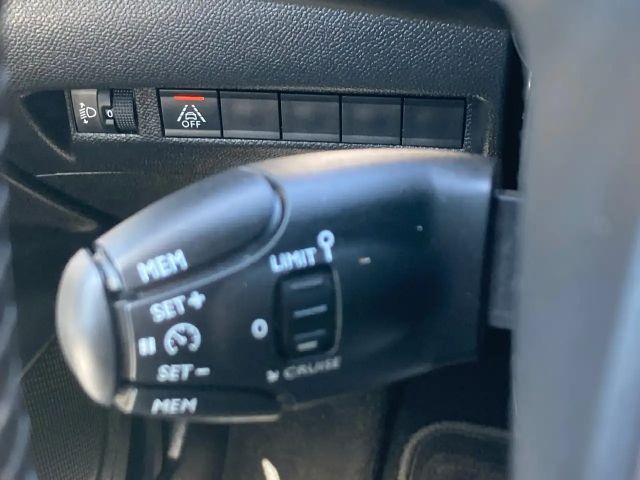 Peugeot E-2008 Allure Pack