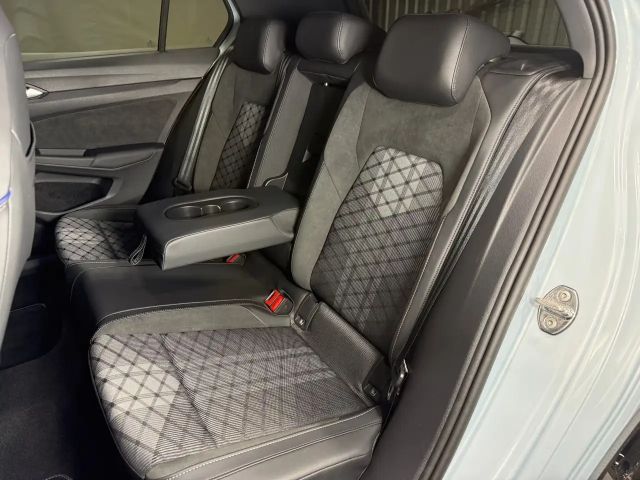 Volkswagen Golf 1.5 eTSI DSG R-Line