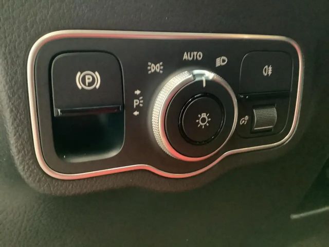 Mercedes-Benz B 220 AMG Line B 220 d