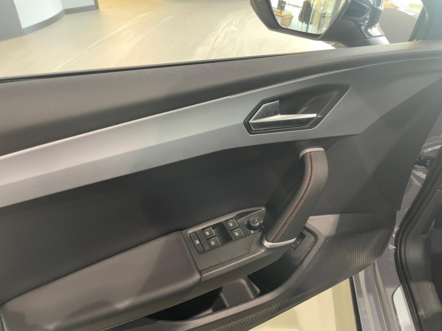 Seat Leon 1.5 eTSI Black DSG FR-lijn Sportstourer