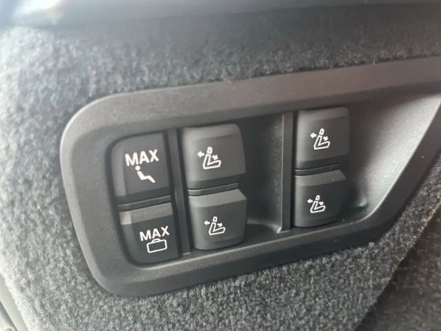 BMW X7 i/HUD/StandHZ/AHK/Panorama/Bowers&Wilkins