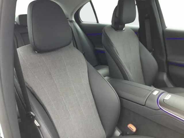 Mercedes-Benz E 200 Sedan