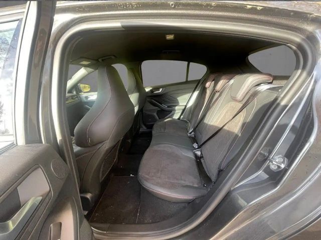 Ford Focus EcoBoost ST Line