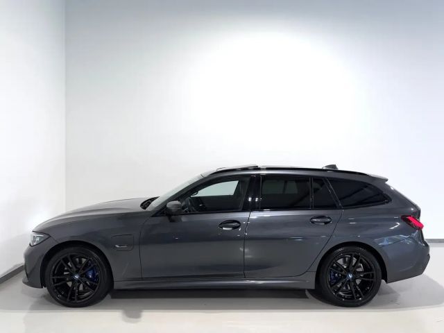 BMW 330 330e M-Sport xDrive