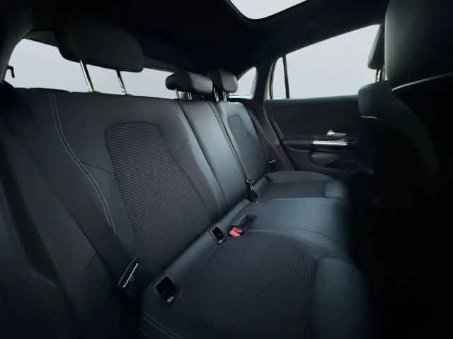 Mercedes-Benz GLA 200 7G-DCT *LED*Pano*Digital*MBux*SHZ*