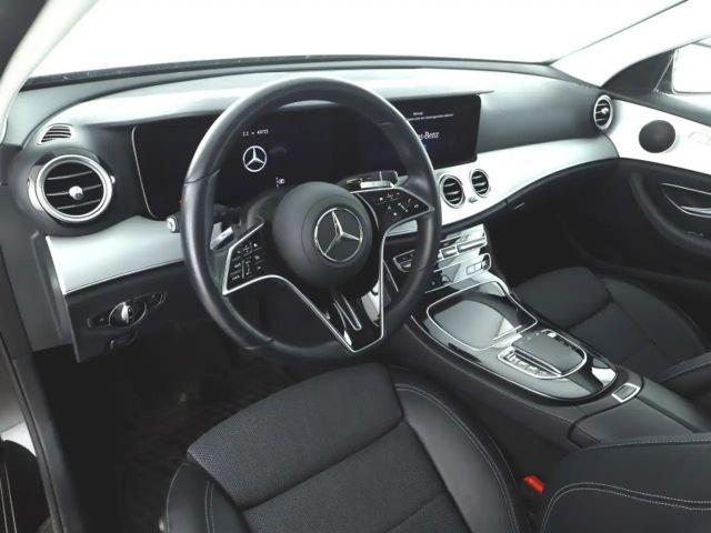 Mercedes-Benz E 220 AVANTGARDE E 220 d Estate