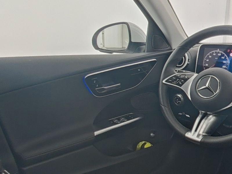 Mercedes-Benz C 180 AVANTGARDE Sedan