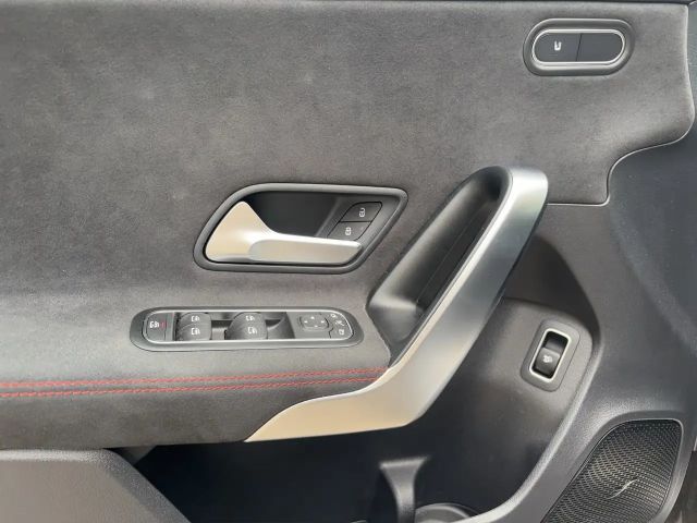 Mercedes-Benz A 220 A 220 d AMG Line