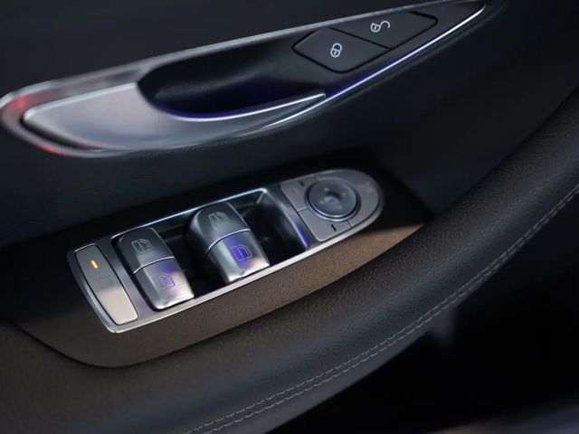 Mercedes-Benz E 220 AMG Line Cabriolet E 220 d