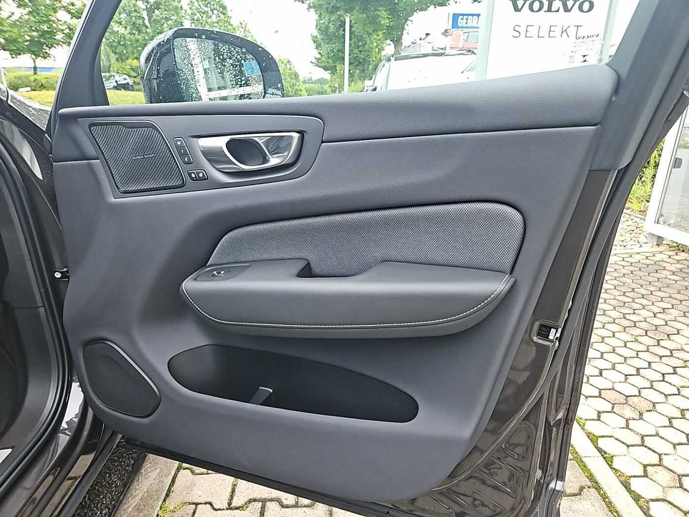 Volvo XC60 AWD Dark Plus T6