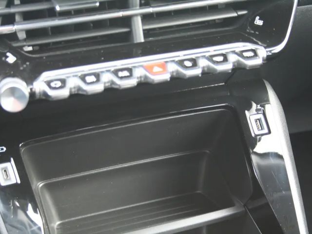 Peugeot E-2008 Active Pack