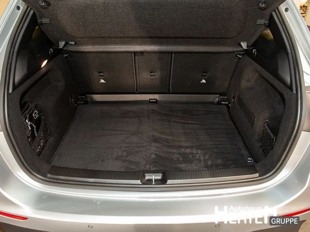 Mercedes-Benz B 200 Progressive Sedan