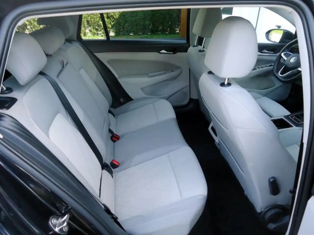 Volkswagen Golf Life Variant