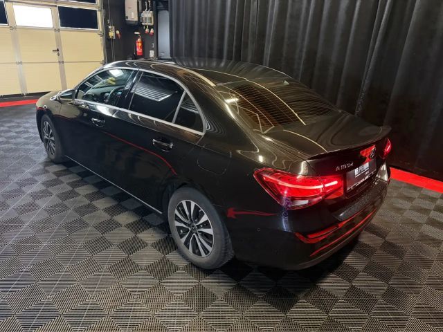 Mercedes-Benz A 180 A 180 d