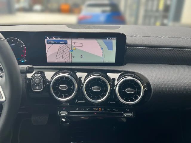 Mercedes-Benz CLA 180 Progressive