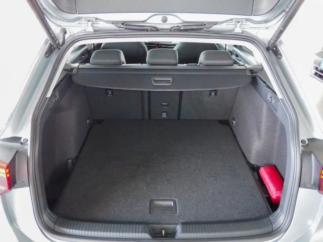 Volkswagen Golf 1.5 eTSI DSG Life Variant