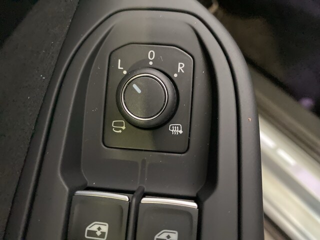 Volkswagen Golf 1.5 eTSI DSG Golf VIII R-Line