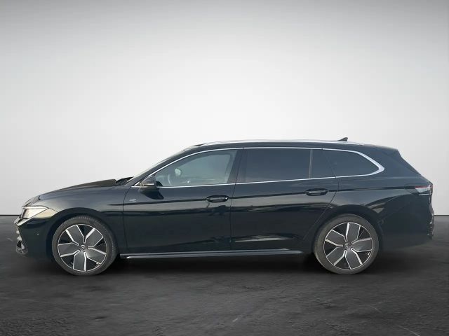 Volkswagen Passat 1.5 eTSI DSG R-Line Variant