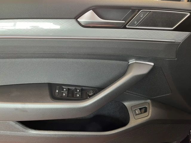 Volkswagen Passat Business R-Line Variant