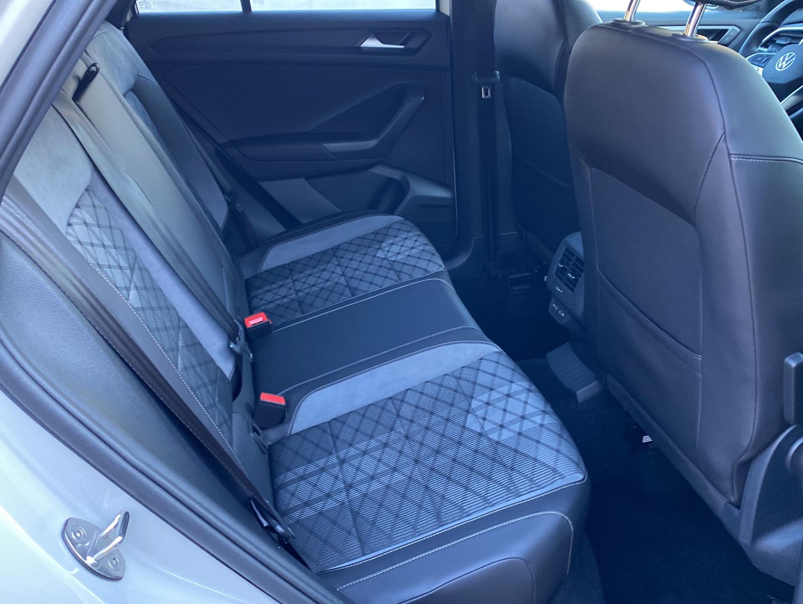 Volkswagen T-Roc 1.5 TSI DSG IQ.Drive R-Line