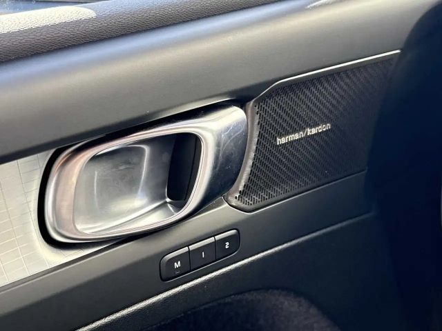 Volvo XC40 Dark Plus