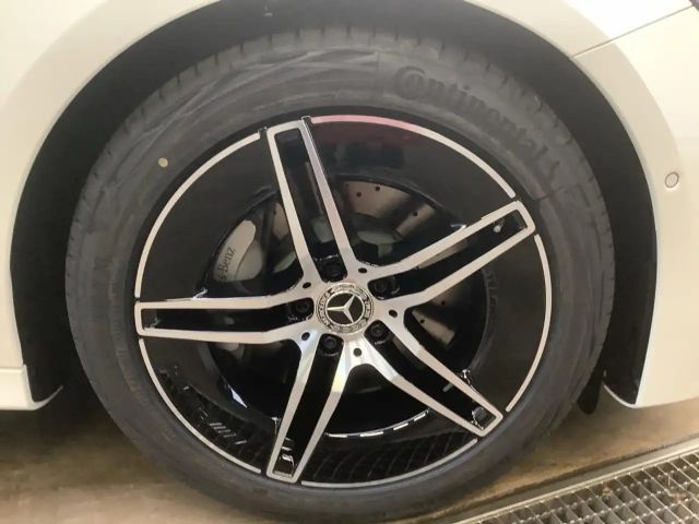 Mercedes-Benz E 200 AMG Line Sedan