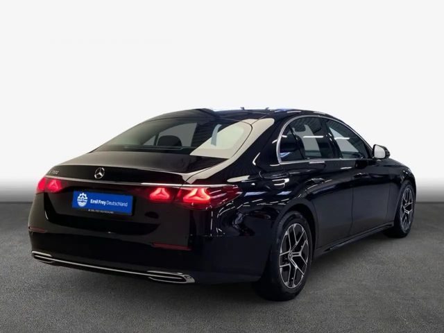 Mercedes-Benz E 200 Sedan