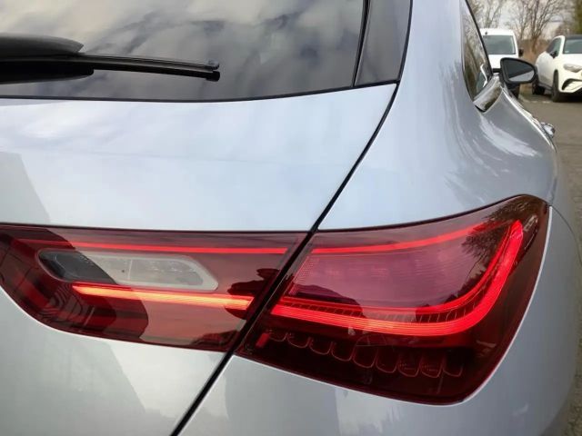 Mercedes-Benz CLA 180 Coupé Shooting Brake