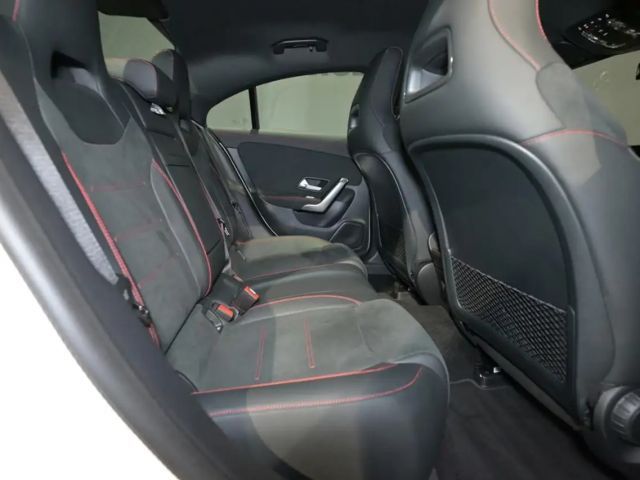 Mercedes-Benz CLA 200 AMG Line Coupé