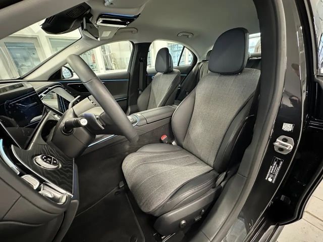 Mercedes-Benz E 300 E 300 e Sedan