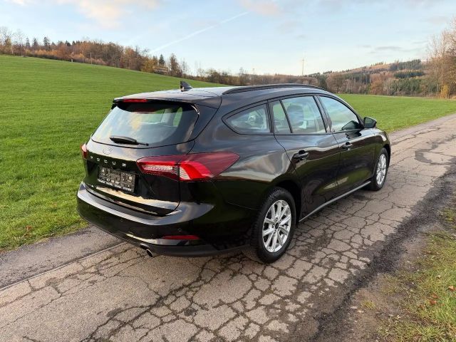 Ford Focus Cool & Connect Wagon