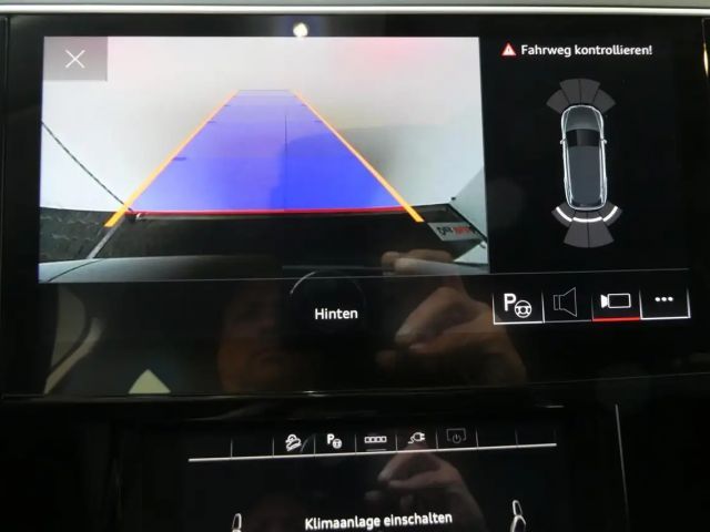 Audi Q8 e-tron 55 Business Quattro