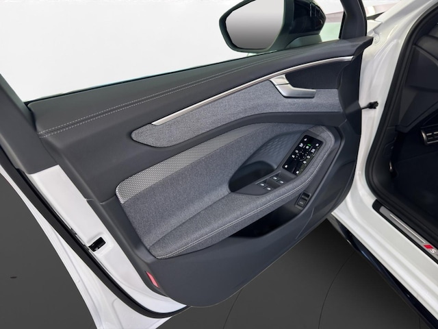 Audi A6 Avant Quattro S-Tronic