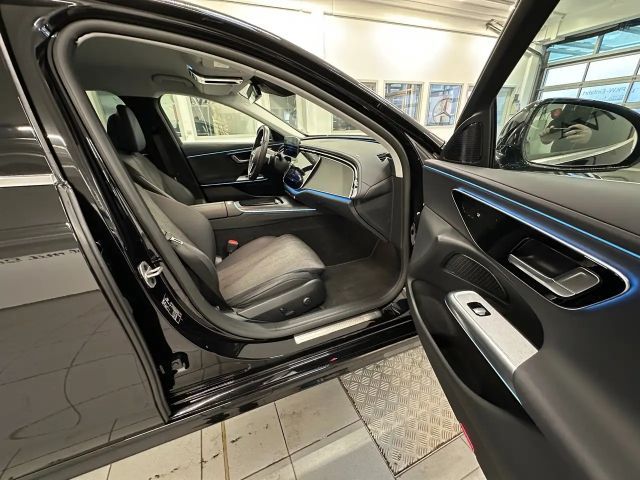Mercedes-Benz E 300 E 300 e Sedan